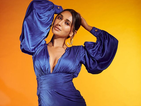 Trendy Photoshoot Of Nikita Dutta In Blue